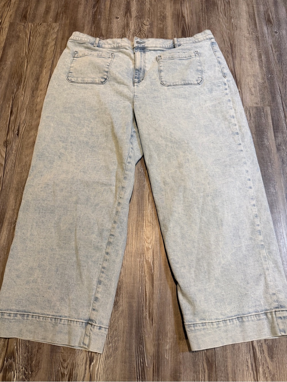 Ann Taylor Loft Light Wash Wide Leg high rise crop Women's Jeans size 18
